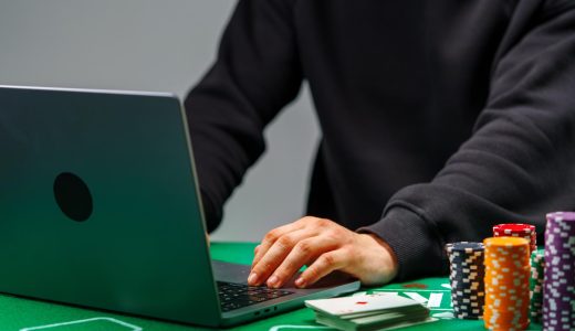 一人でも楽しめるポーカーゲームの魅力